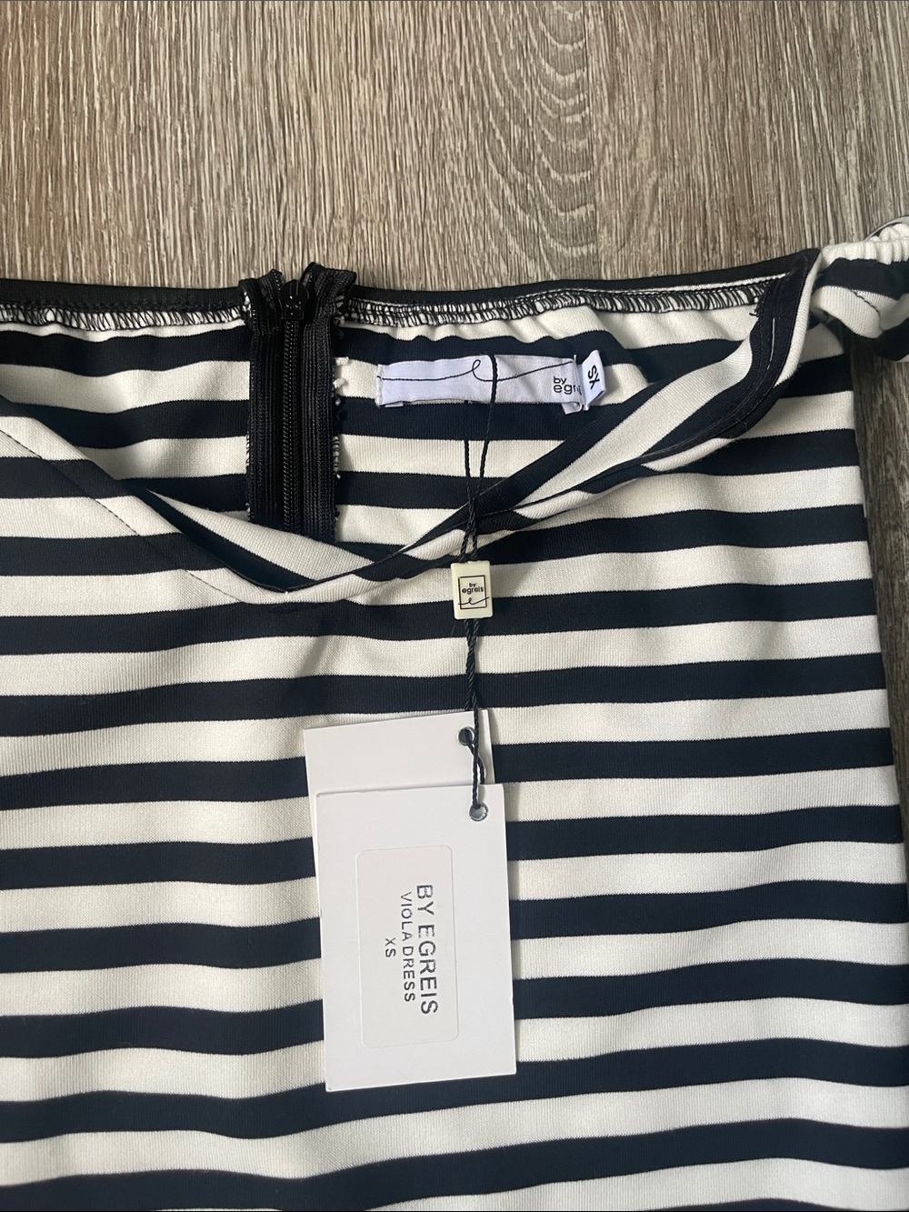 By Egreis Striped Ruffle Bodycon Off-Shoulder Dress NWT xs viola black and white - Picture 3 of 6